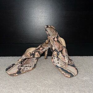 VINCE CAMUTO Sandal Heels